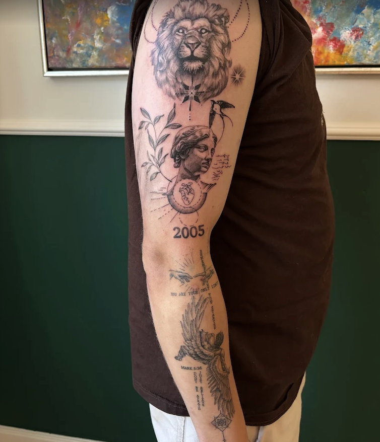 Tatoveringsværk 1 — sort/grå realisme af Rasmus Vørs